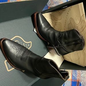 Size 6B Tecovas Black boots! Basically New! Used two times only! Still in box!